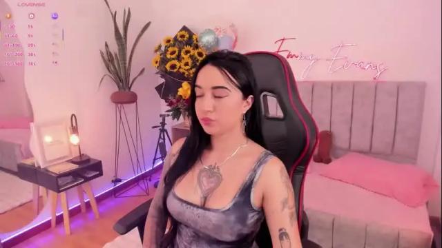 Image 2 of emmyevans1 Stream on Chaturbate on 1 month ago