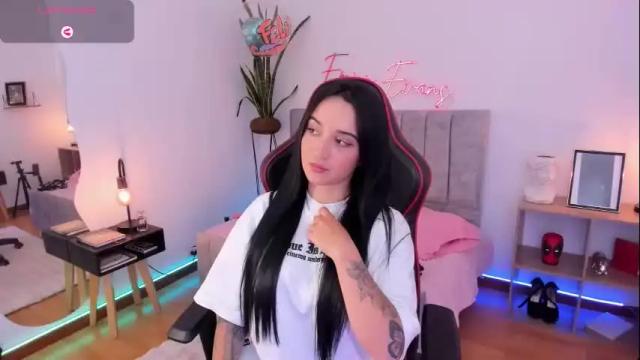 Image 3 of emmyevans1 Stream on Chaturbate on 1 month ago