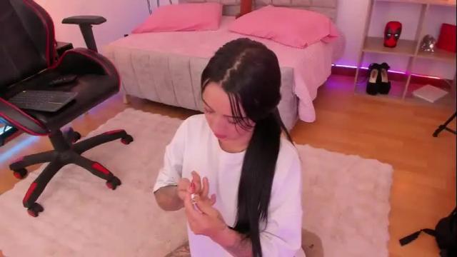 Image 2 of emmyevans1 Stream on Chaturbate on 1 month ago