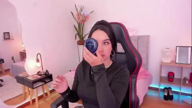 Image 2 of emmyevans1 Stream on Chaturbate on 1 month ago