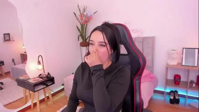 Image 3 of emmyevans1 Stream on Chaturbate on 1 month ago