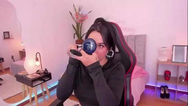 Image 6 of emmyevans1 Stream on Chaturbate on 1 month ago