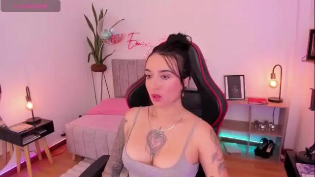 Image 2 of emmyevans1 Stream on Chaturbate on 19 days ago