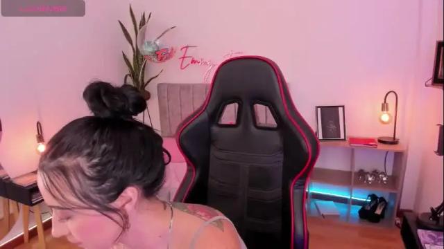 Image 3 of emmyevans1 Stream on Chaturbate on 19 days ago