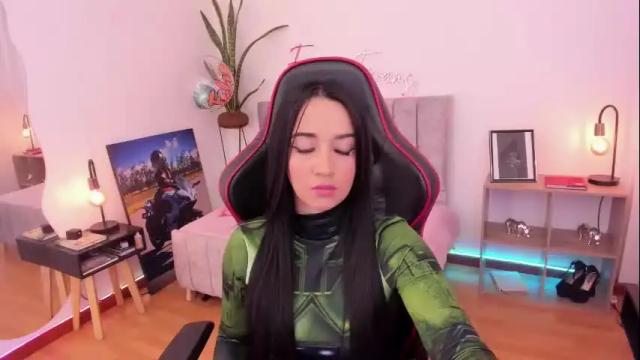 Image 4 of emmyevans1 Stream on Chaturbate on 17 days ago