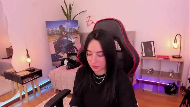 Image 3 of emmyevans1 Stream on Chaturbate on 5 days ago