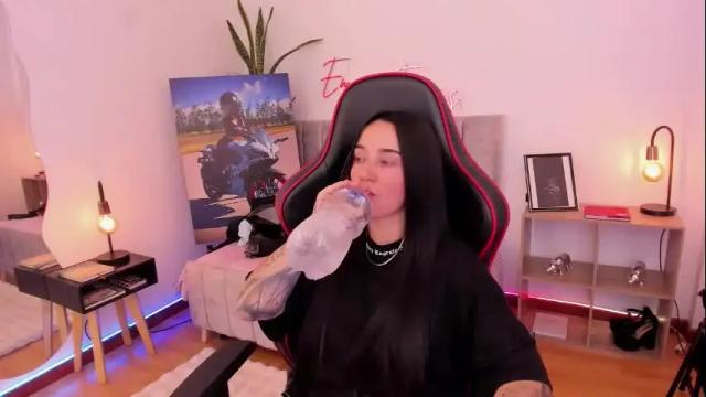 Image 7 of emmyevans1 Stream on Chaturbate on 5 days ago