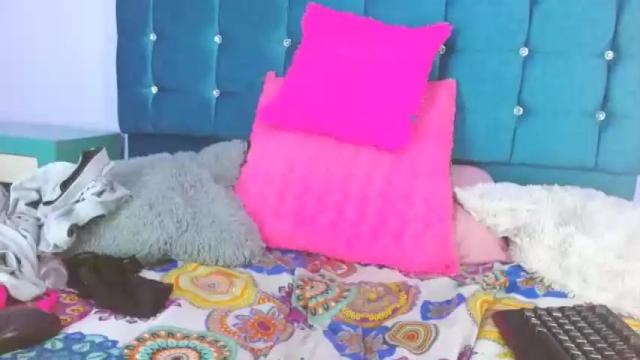 Image 10 of emmyfoxthx Stream on Chaturbate on 14 months ago