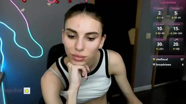 Image 3 of emmygreans Stream on Chaturbate on 1 month ago