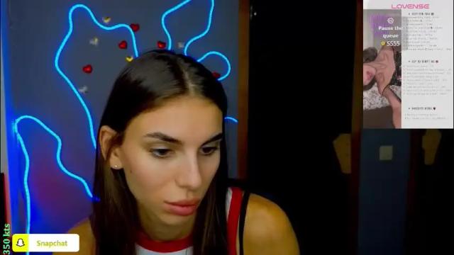 Image 3 of emmygreans Stream on Chaturbate on 2 months ago
