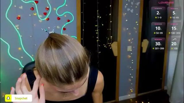 Image 3 of emmygreans Stream on Chaturbate on 2 months ago