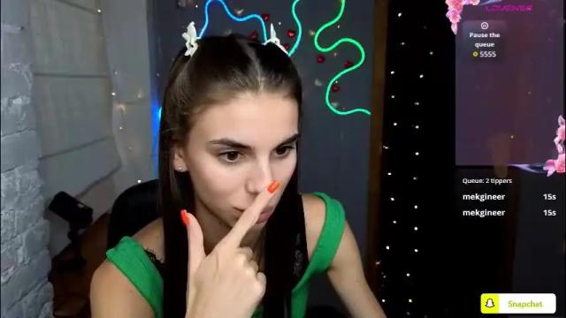 Image 3 of emmygreans Stream on Chaturbate on 2 months ago