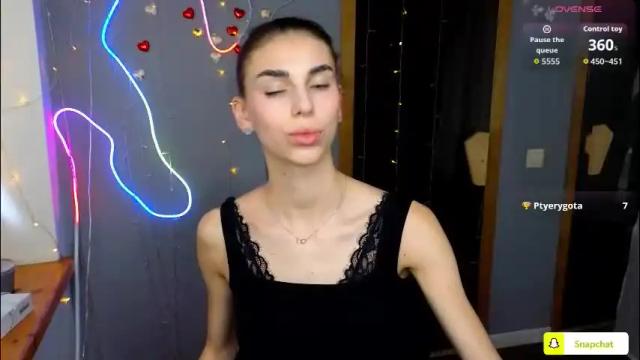 Image 7 of emmygreans Stream on Chaturbate on 25 days ago