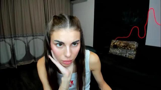 Image 3 of emmygreans Stream on Chaturbate on 22 days ago