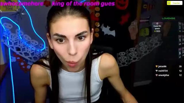 Image 4 of emmygreans Stream on Chaturbate on 1 day ago