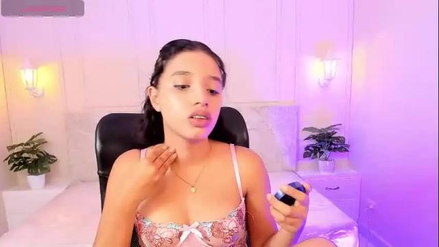 Image 2 of emmysmith1 Stream on Chaturbate on 7 months ago