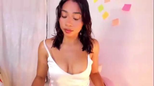 Image 3 of emy_bw Stream on Chaturbate on 1 month ago