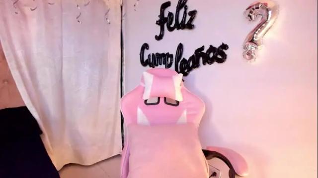 Image 8 of emy_bw Stream on Chaturbate on 1 month ago