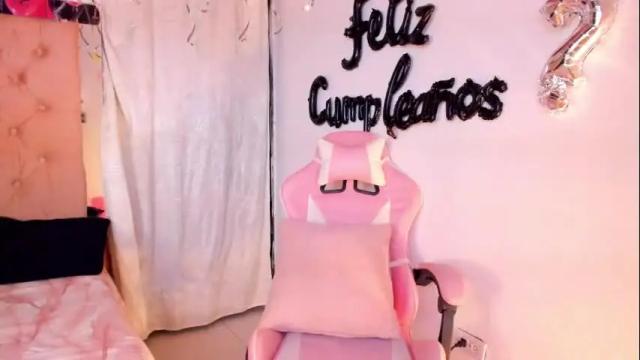 Image 2 of emy_bw Stream on Chaturbate on 1 month ago