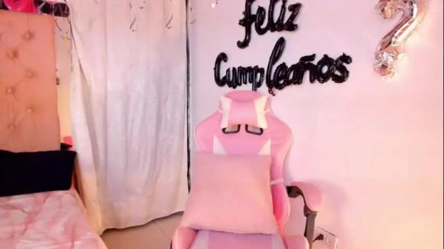 Image 3 of emy_bw Stream on Chaturbate on 1 month ago