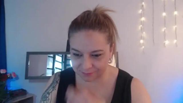 Image 4 of emy_cortes Stream on Chaturbate on 17 months ago