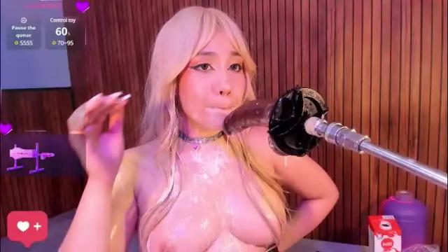 Image 12 of emy_evie Stream on Chaturbate on 13 days ago