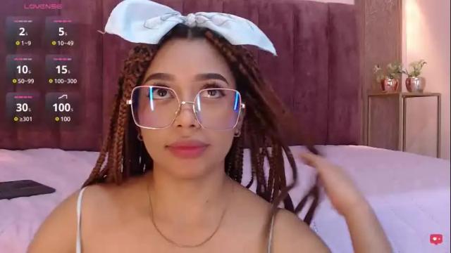 Image 10 of emy_leon Stream on Chaturbate on 12 days ago