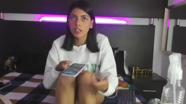 Image 3 of emy_t18 Stream on Chaturbate on 13 months ago