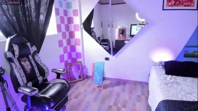 Image 10 of emy_xdy Stream on Chaturbate on 5 months ago