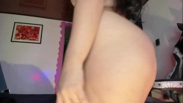 Image 8 of emy_xdy Stream on Chaturbate on 4 months ago