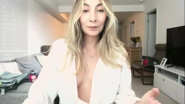 Image 4 of emyconneer Stream on Chaturbate on 4 months ago