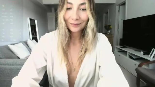 Image 3 of emyconneer Stream on Chaturbate on 4 months ago