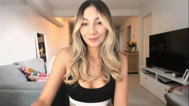 Image 2 of emyconneer Stream on Chaturbate on 3 months ago