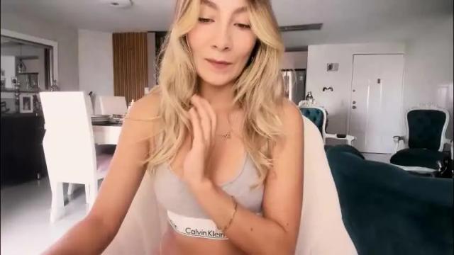 Image 2 of emyconneer Stream on Chaturbate on 2 months ago