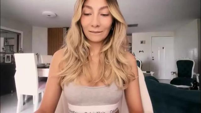 Image 3 of emyconneer Stream on Chaturbate on 2 months ago