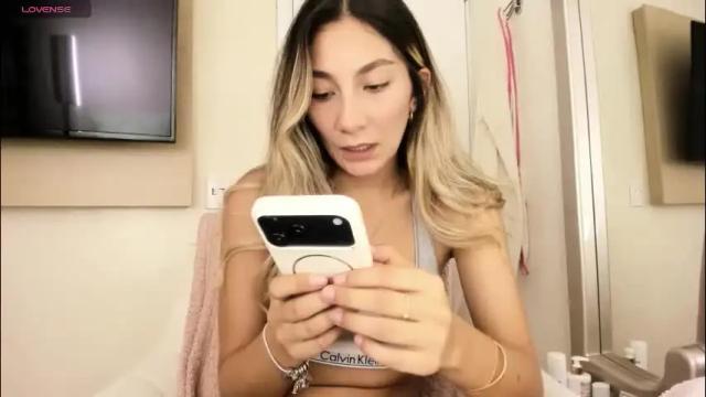 Image 3 of emyconneer Stream on Chaturbate on 1 month ago