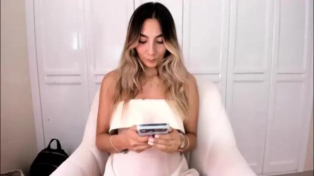 Image 3 of emyconneer Stream on Chaturbate on 24 days ago