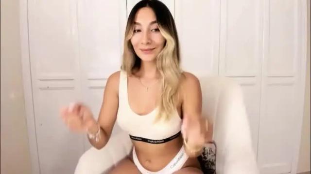 Image 2 of emyconneer Stream on Chaturbate on 17 days ago