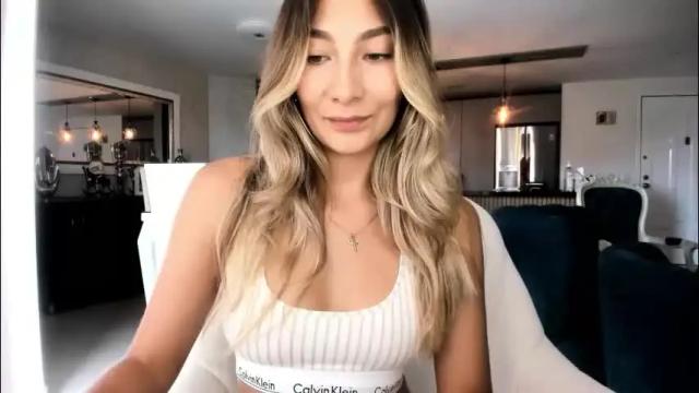 Image 8 of emyconneer Stream on Chaturbate on 15 days ago