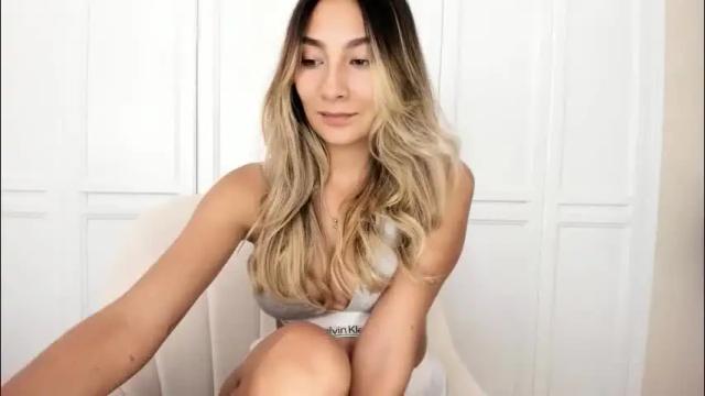 Image 3 of emyconneer Stream on Chaturbate on 13 days ago