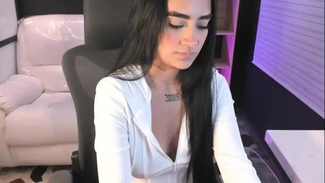 Image 3 of emysilver Stream on Chaturbate on 1 month ago