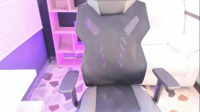 Image 3 of emysilver Stream on Chaturbate on 1 month ago