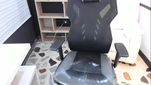 Image 7 of emysilver Stream on Chaturbate on 29 days ago