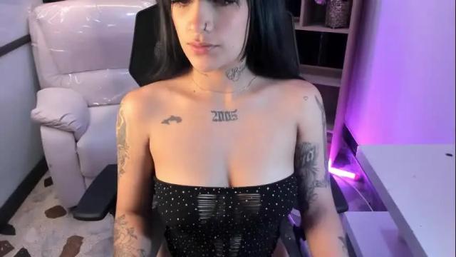 Image 11 of emysilver Stream on Chaturbate on 11 days ago