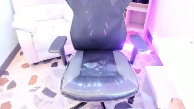 Image 2 of emysilver Stream on Chaturbate on 11 days ago