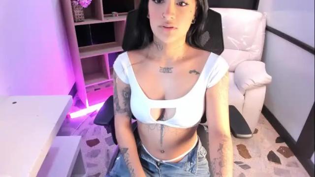 Image 6 of emysilver Stream on Chaturbate on 9 days ago
