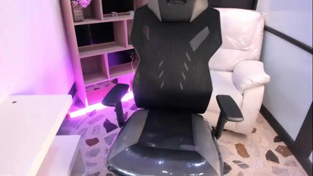 Image 8 of emysilver Stream on Chaturbate on 9 days ago