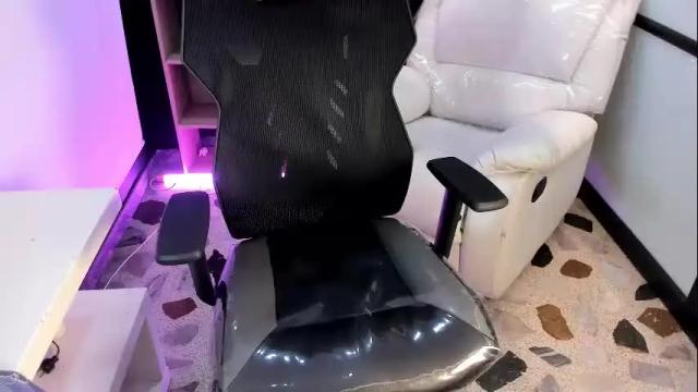 Image 12 of emysilver Stream on Chaturbate on 3 days ago