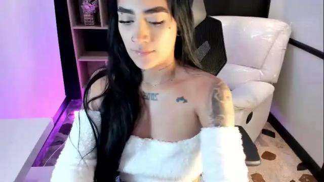 Image 8 of emysilver Stream on Chaturbate on 3 days ago