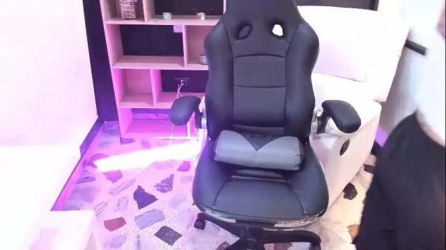 Image 10 of emysilver Stream on Chaturbate on 2 days ago